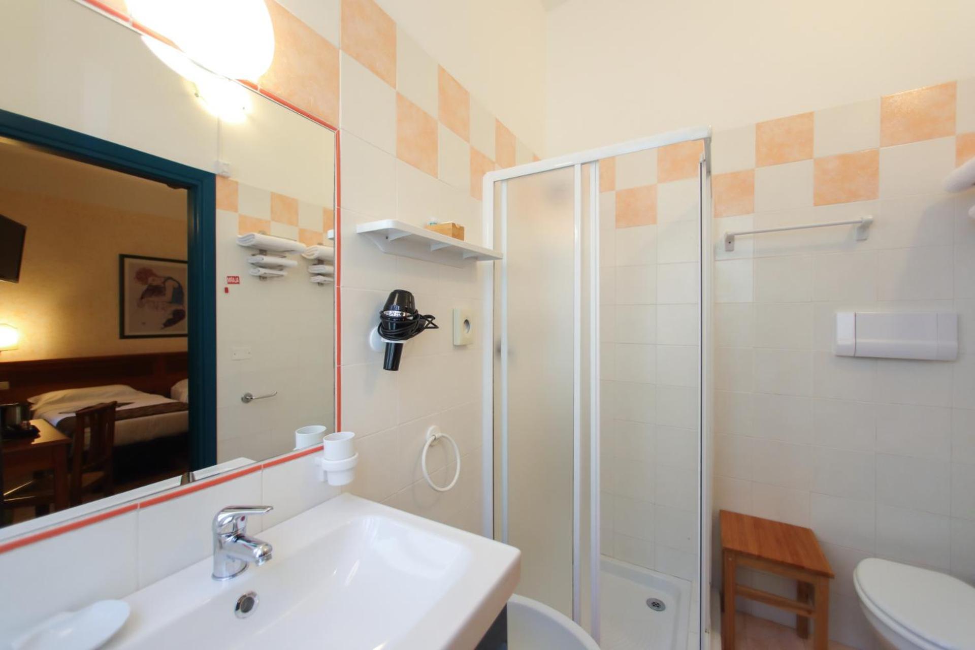 Hotel Garni Riviera Gargnano Værelse billede