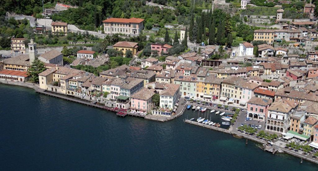 Hotel Garni Riviera Gargnano Eksteriør billede